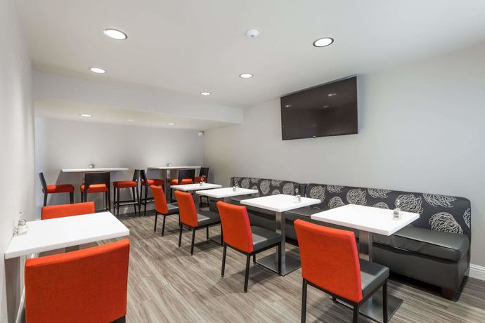 Imagen del bar/restaurante del Hotel Days Inn By Wyndham Yosemite Area. Foto 2