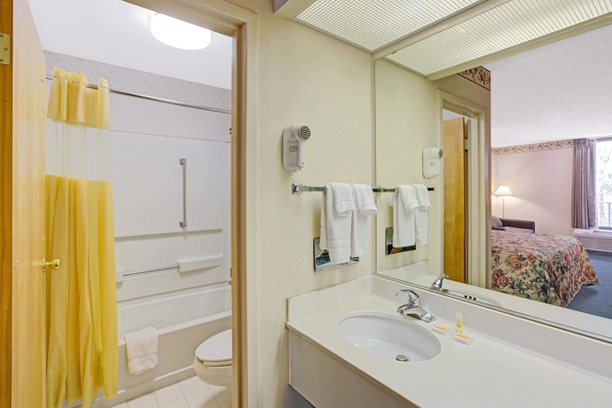 Imagen de la habitación del Hotel Days Inn Cornelius Lake Norman. Foto 8