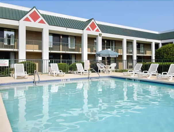 Imagen de la piscina del Hotel Days Inn Cornelius Lake Norman. Foto 17