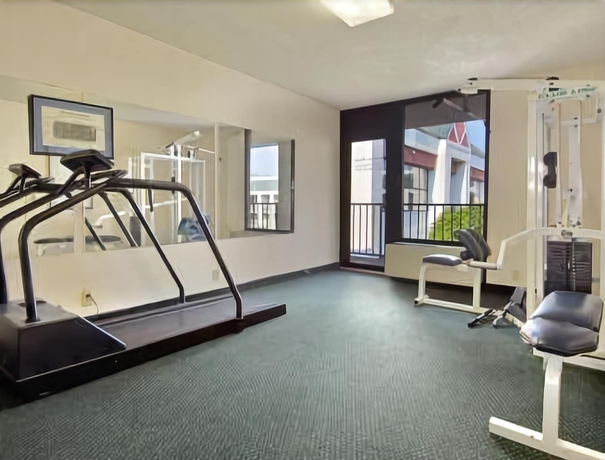 Imagen de los interiores del Hotel Days Inn Cornelius Lake Norman. Foto 16