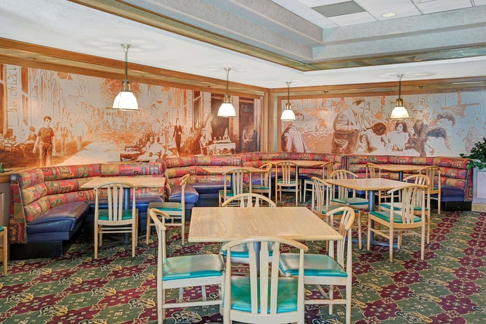 Imagen del bar/restaurante del Hotel Days Inn Cornelius Lake Norman. Foto 5