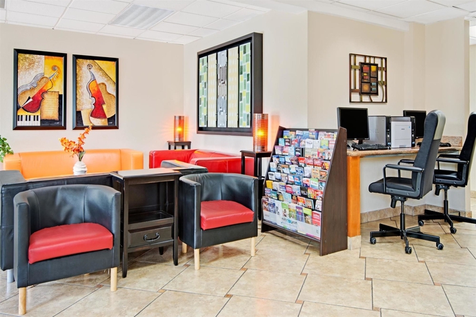 Imagen de los interiores del Hotel Days Inn Crossroads. Foto 13