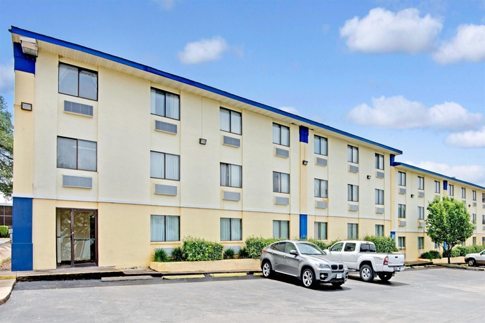 Imagen de los exteriores del Hotel Days Inn Crossroads. Foto 8