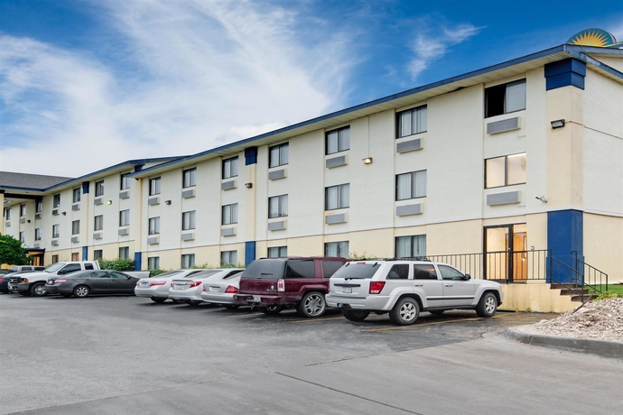 Imagen de los exteriores del Hotel Days Inn Crossroads. Foto 9