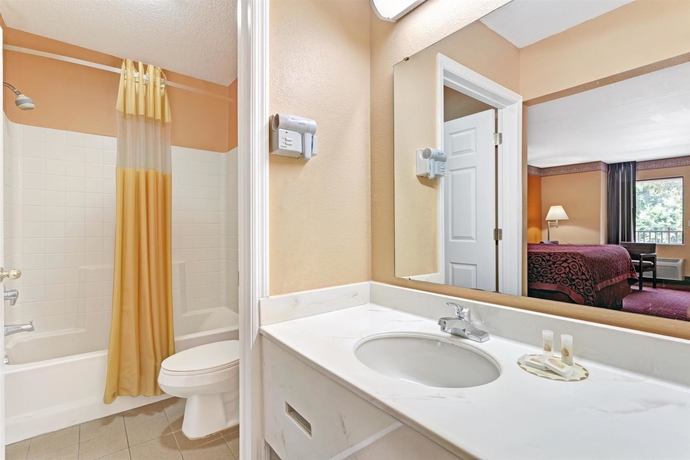 Imagen de la habitación del Hotel Days Inn Daytona Beach Downtown. Foto 4