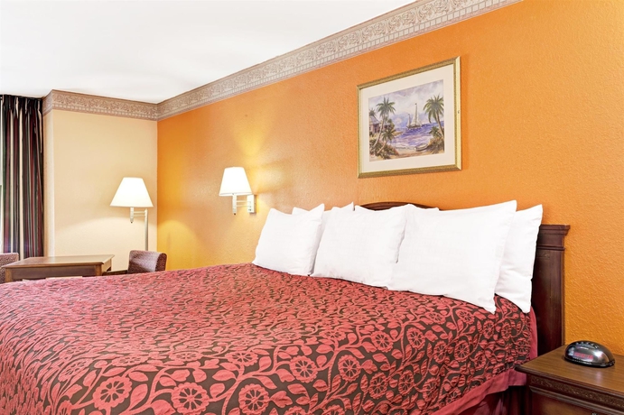 Imagen de la habitación del Hotel Days Inn Daytona Beach Downtown. Foto 5