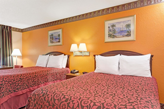 Imagen de la habitación del Hotel Days Inn Daytona Beach Downtown. Foto 8