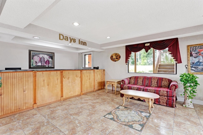 Imagen de los interiores del Hotel Days Inn Daytona Beach Downtown. Foto 13