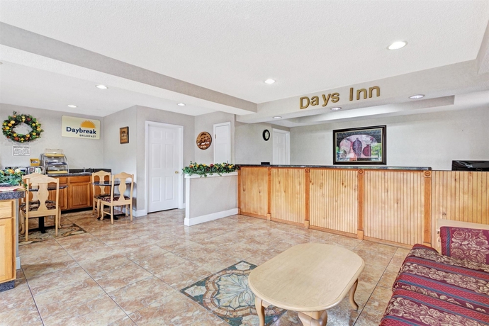 Imagen de los interiores del Hotel Days Inn Daytona Beach Downtown. Foto 14