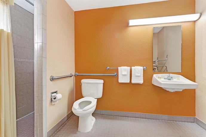 Imagen de la habitación del Hotel Days Inn Daytona Beach Downtown. Foto 11