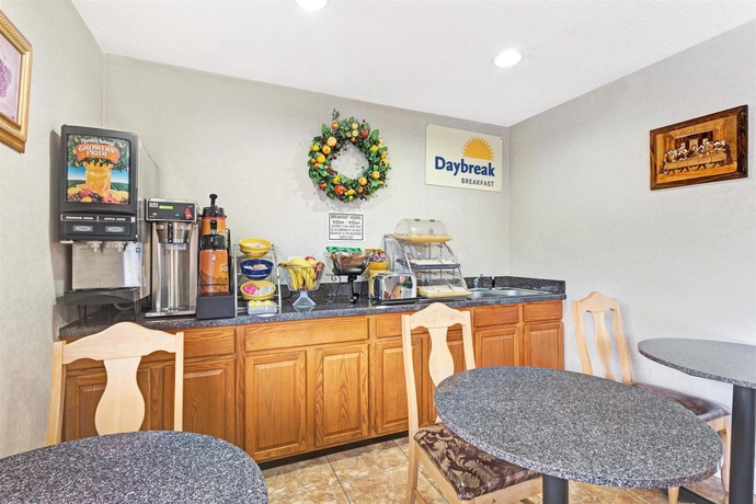 Imagen del bar/restaurante del Hotel Days Inn Daytona Beach Downtown. Foto 3