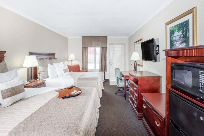 Imagen de la habitación del Hotel Days Inn Destin. Foto 5