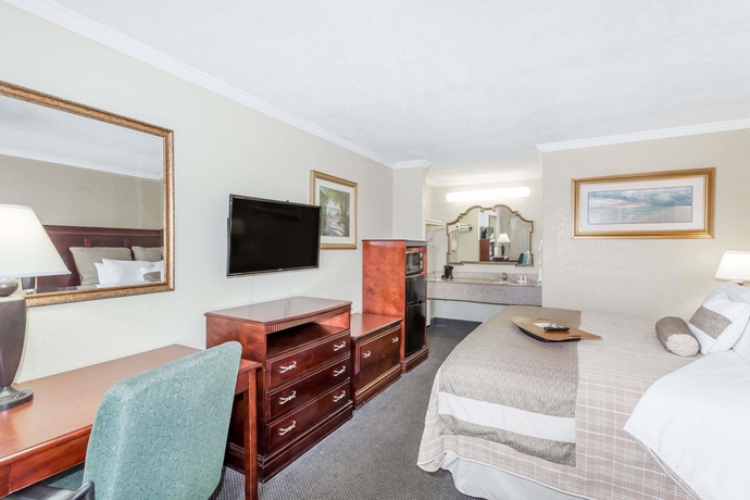Imagen de la habitación del Hotel Days Inn Destin. Foto 8
