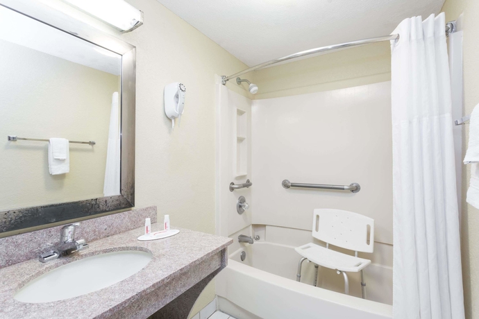 Imagen de la habitación del Hotel Days Inn Destin. Foto 10