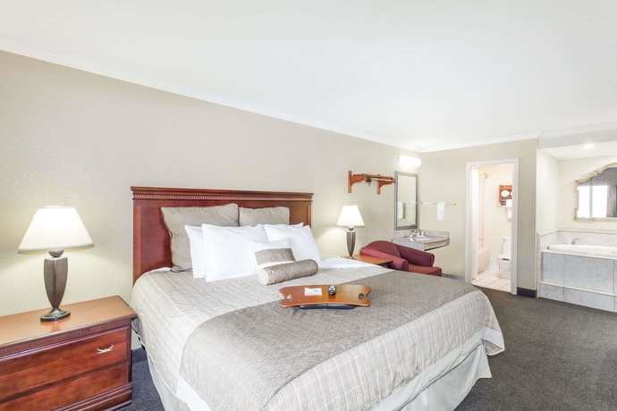 Imagen de la habitación del Hotel Days Inn Destin. Foto 12