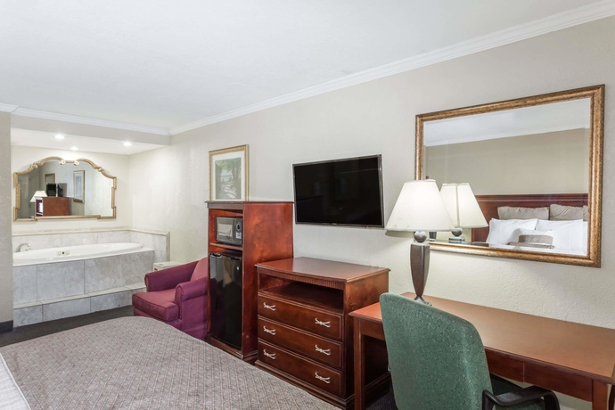 Imagen de la habitación del Hotel Days Inn Destin. Foto 14