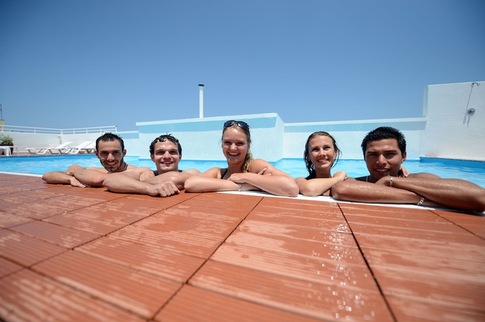 Imagen de la piscina del Hotel Day's Inn. Foto 11