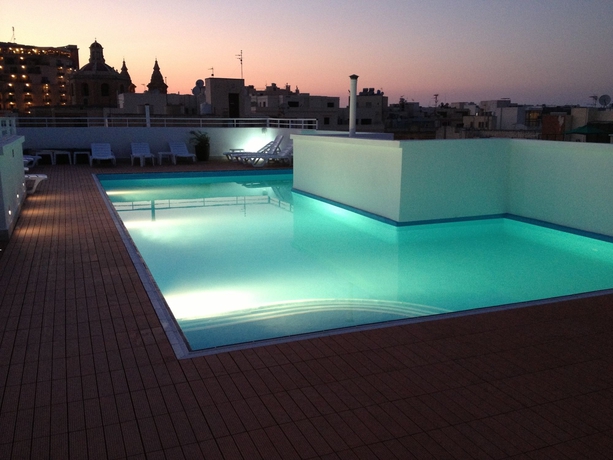 Imagen de la piscina del Hotel Day's Inn. Foto 12