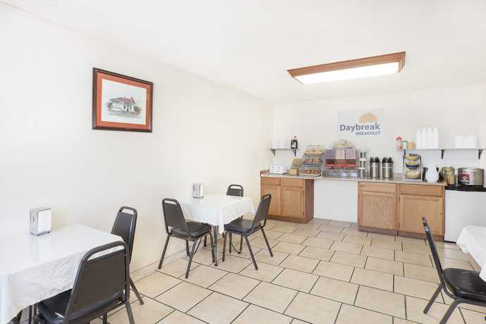 Imagen de los interiores del Hotel Days Inn Fresno Central. Foto 5