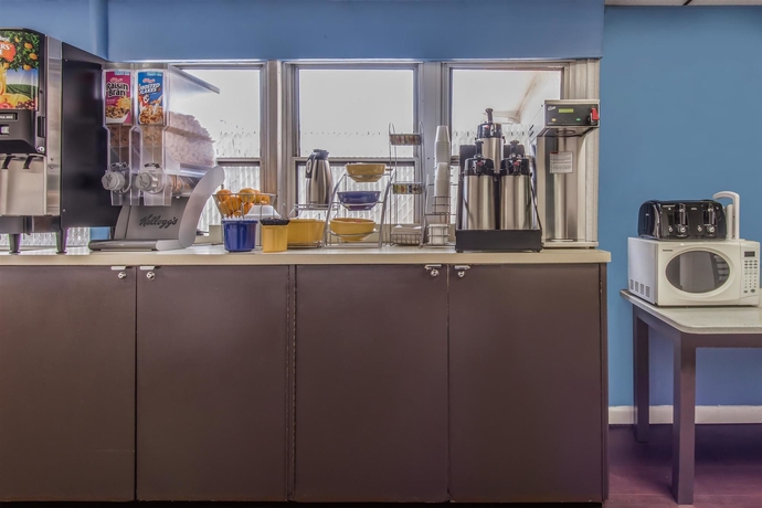 Imagen del bar/restaurante del Hotel Days Inn Hicksville - Long Island. Foto 4