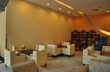 Imagen del bar/restaurante del Hotel Days Inn Joiest. Foto 2