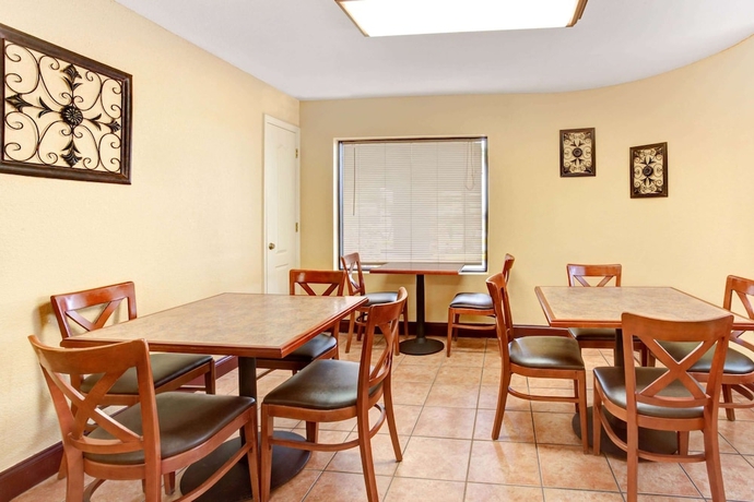 Imagen de los interiores del Hotel Days Inn Kissimmee West. Foto 18