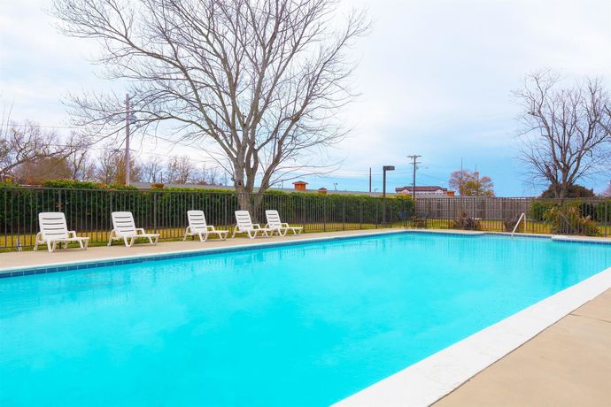 Imagen de la piscina del Hotel Days Inn Lafayette/university. Foto 16