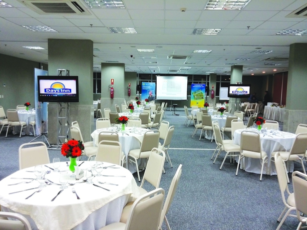 Imagen del bar/restaurante del Hotel Days Inn Linhares. Foto 3