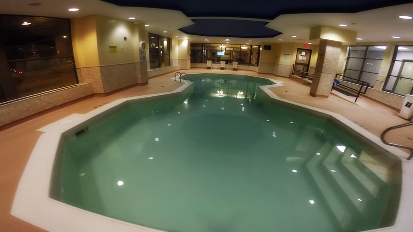 Imagen de la piscina del Hotel Days Inn Lundys Lane. Foto 9