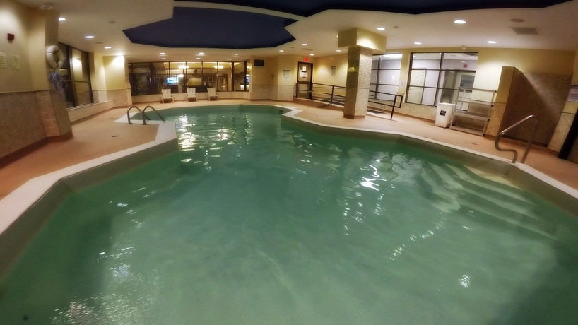 Imagen de la piscina del Hotel Days Inn Lundys Lane. Foto 11