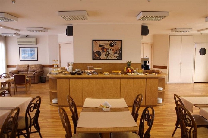 Imagen del bar/restaurante del Hotel Days Inn Montevideo. Foto 2