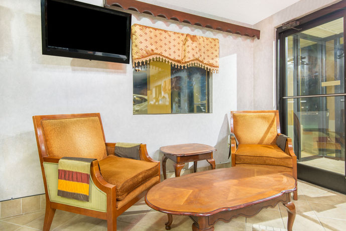 Imagen de los interiores del Hotel Days Inn Opelika. Foto 13