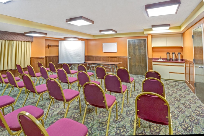 Imagen de los interiores del Hotel Days Inn Raleigh-airport-research Triangle Park. Foto 9