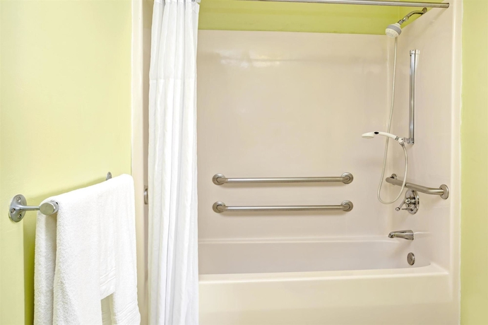 Imagen de la habitación del Hotel Days Inn Raleigh-airport-research Triangle Park. Foto 3