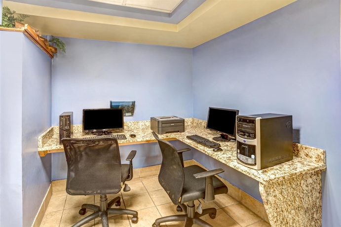 Imagen de los interiores del Hotel Days Inn Raleigh-airport-research Triangle Park. Foto 11