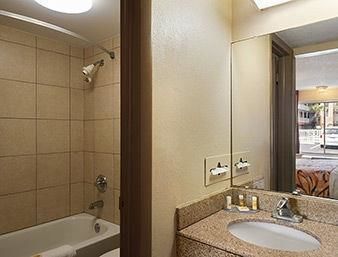 Imagen de la habitación del Hotel Days Inn Tampa North. Foto 5