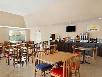 Imagen del bar/restaurante del Hotel Days Inn Tampa North. Foto 3