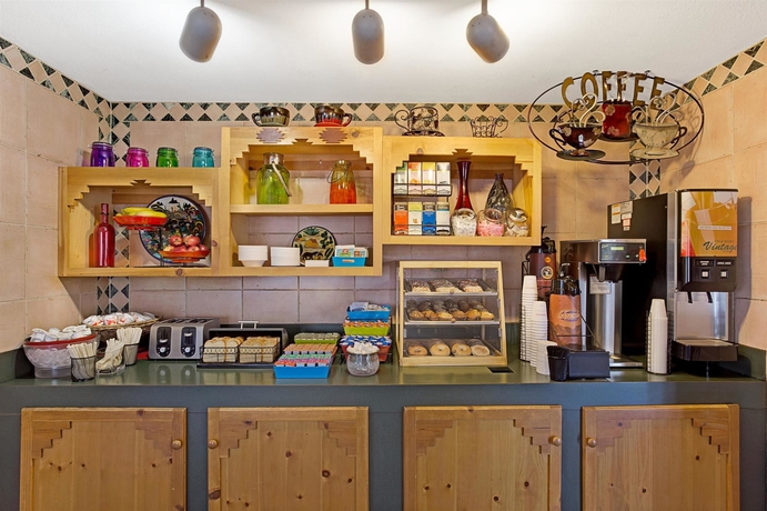 Imagen del bar/restaurante del Hotel Days Inn Tucson City Center. Foto 3