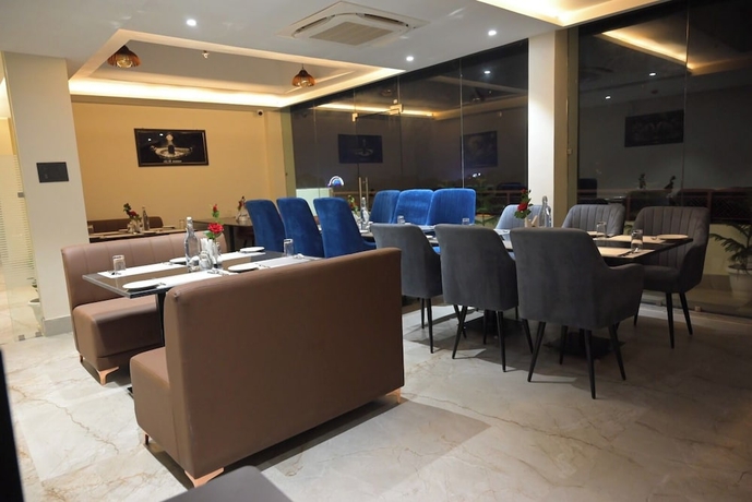Imagen del bar/restaurante del Hotel Days Inn, Varanasi. Foto 2