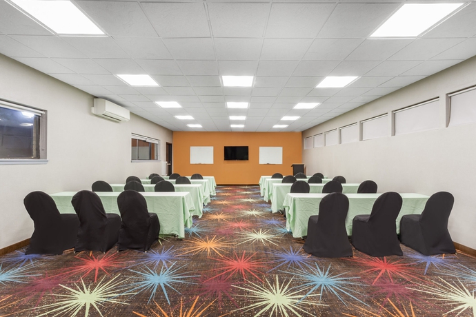 Imagen de los interiores del Hotel Days Inn Woodbury. Foto 13