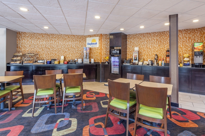 Imagen de los interiores del Hotel Days Inn Woodbury. Foto 14