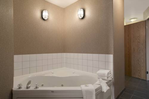 Imagen de la habitación del Hotel Days Inn & Conference Centre by Wyndham Prince Albert. Foto 2