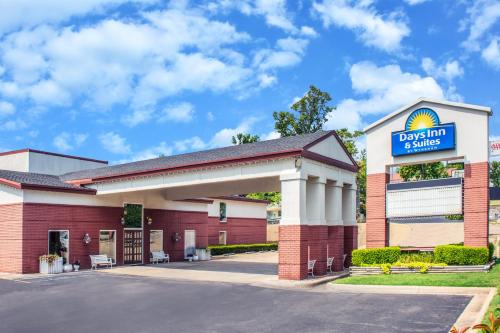 Imagen general del Hotel Days Inn & Suites Branson Entertainment District. Foto 4