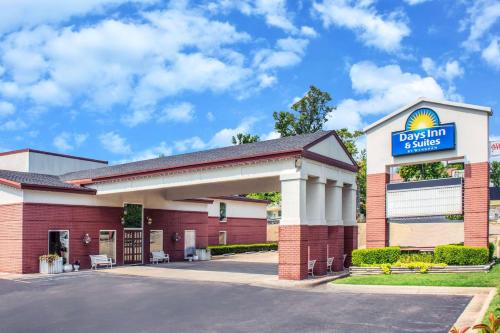 Imagen general del Hotel Days Inn & Suites Branson Entertainment District. Foto 5