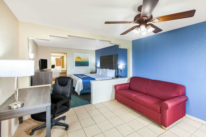 Imagen de la habitación del Hotel Days Inn & Suites By Wyndham Braunig Lake. Foto 5