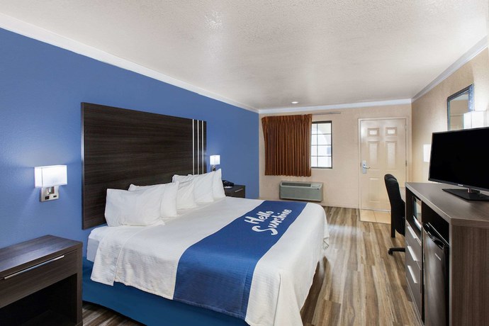 Imagen de la habitación del Hotel Days Inn & Suites By Wyndham Braunig Lake. Foto 8