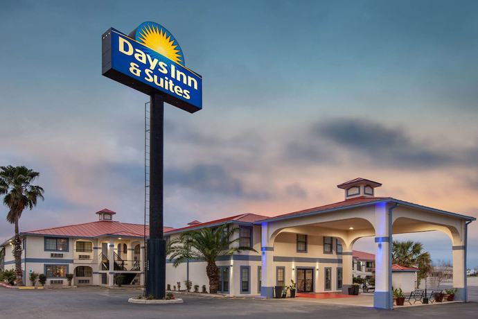 Imagen general del Hotel Days Inn & Suites By Wyndham Braunig Lake. Foto 3