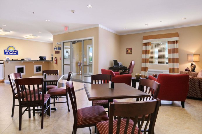 Imagen de los interiores del Hotel Days Inn & Suites By Wyndham Cabot. Foto 18