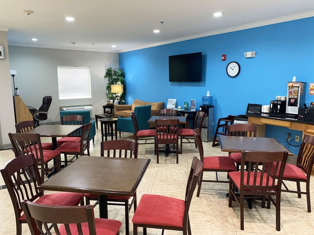Imagen de los interiores del Hotel Days Inn & Suites By Wyndham Cabot. Foto 20