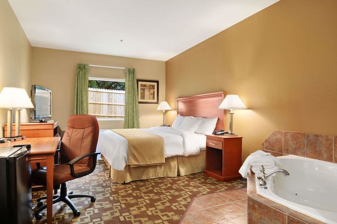 Imagen de la habitación del Hotel Days Inn & Suites By Wyndham Cabot. Foto 15